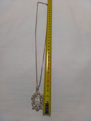 Medalla con su cadena en buen estado