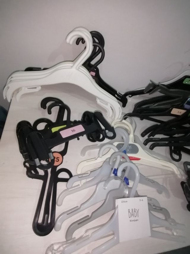 Lote 50 perchas variadas (lefties, H&M)