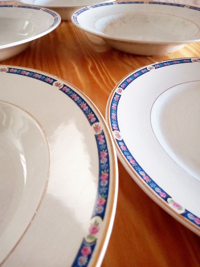 URGE VENDER Antigüedad 5 platos Porcelana Sevilla