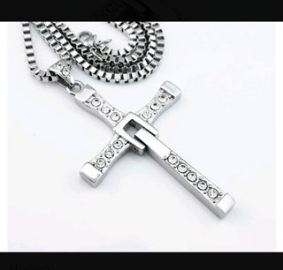 Collar acero inlxidable cruz