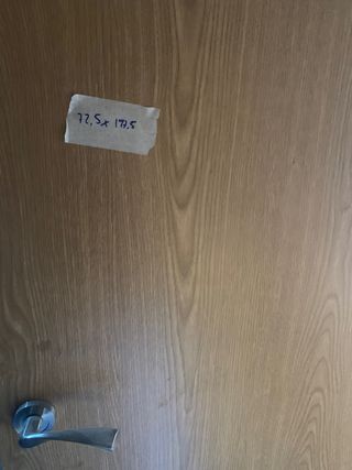 Puertas Madera con manilla.