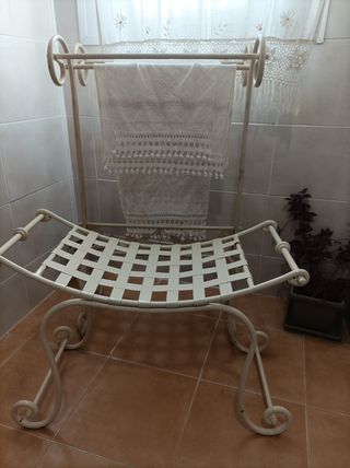 Toallero y banco de forja. También por separado.