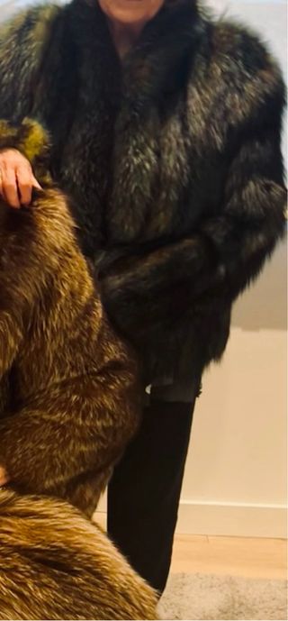 Abrigo tipo zorro muy ligero y actual  