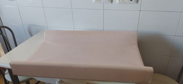 Cambiador para bebé con cuña, plastificado.