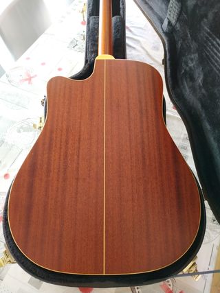 Guitarra Electroacústica Takamine