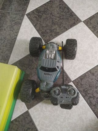 Coche teledirigido TONKA