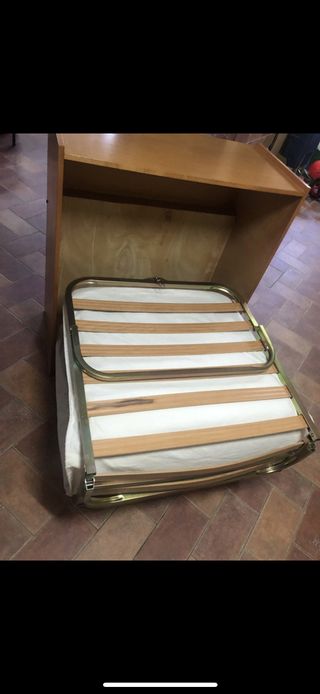 Cama plegable con escritorio