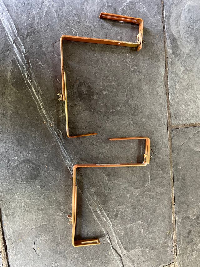 Soportes porta macetas balcón ajustables