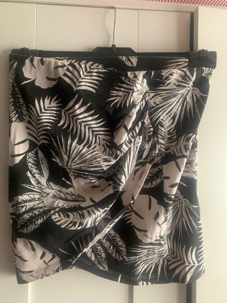 falda Pull and Bear. talla M ( 36-38)