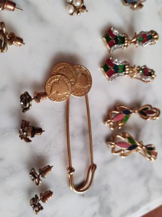 Pendientes y collar plateado