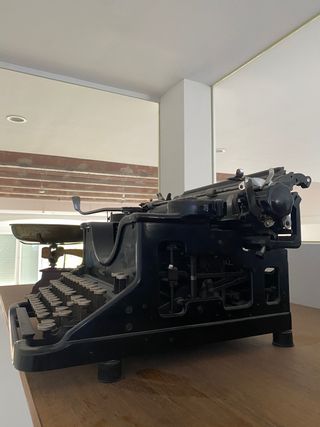 Maquina de escribir antigua