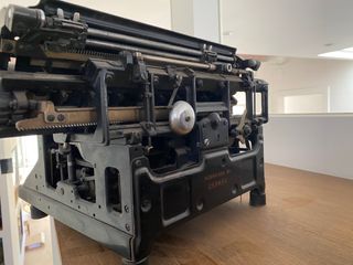 Maquina de escribir antigua