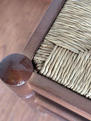 Silla marron natural madera esparto sevillana