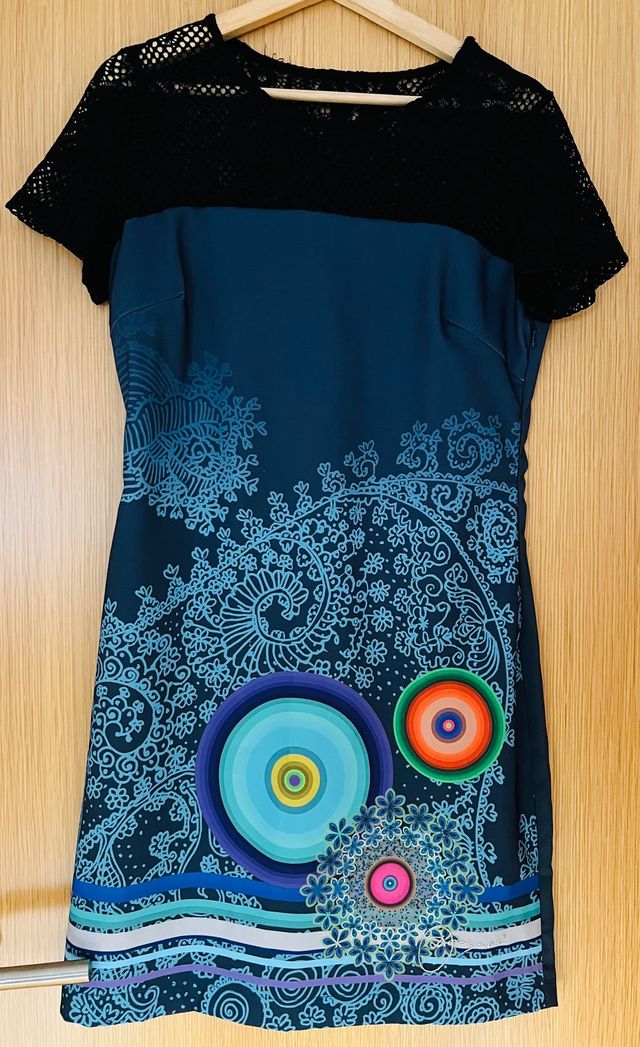 Vestido de manga corta marca Desigual T-M.