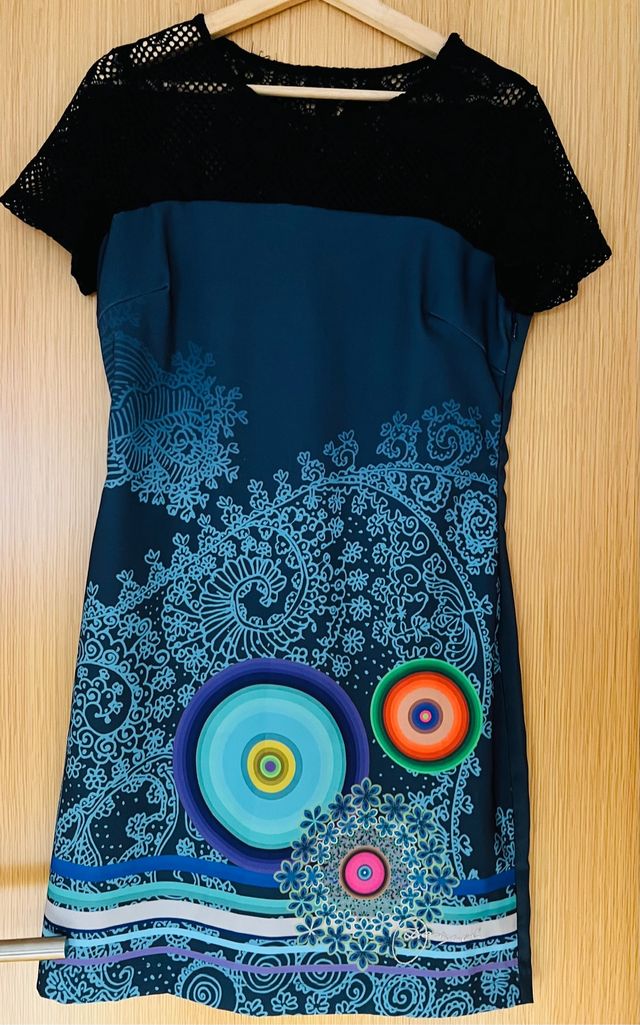 Vestido de manga corta marca Desigual T-M.