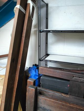 Dos camas rústicas de madera