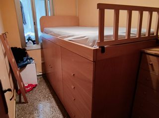 Habitación juvenil con gran almacenaje