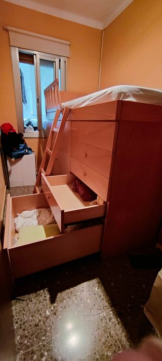 Habitación juvenil con gran almacenaje