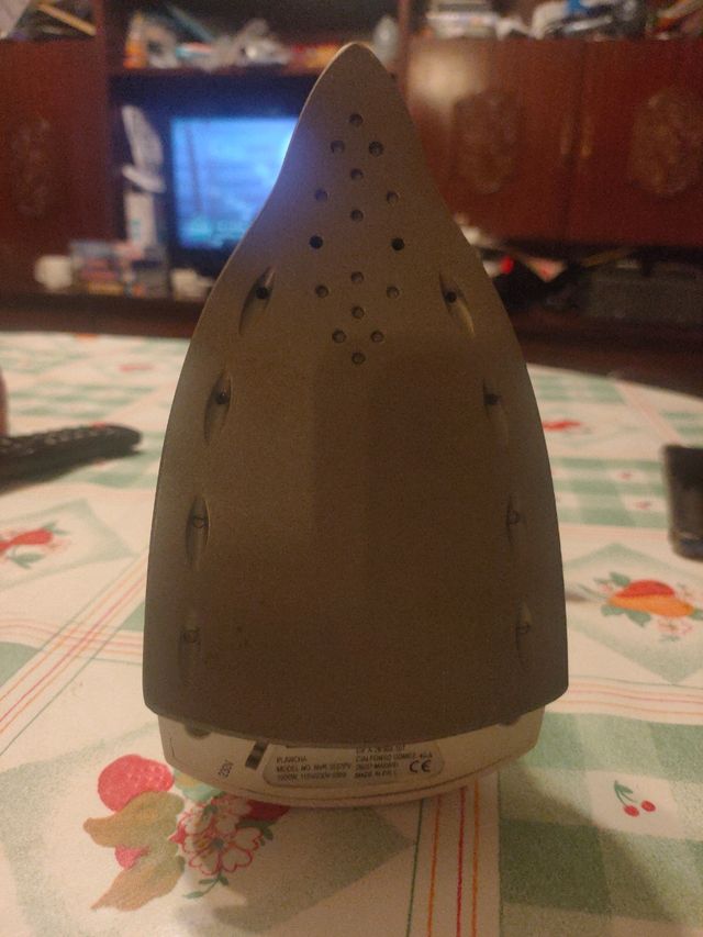 Plancha de viaje nevir 1000W