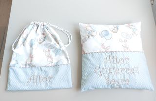 Cojín personalizado y bolsa para la muda/merienda