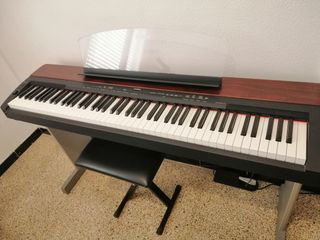Piano electrónico