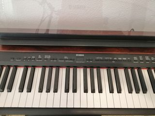 Piano electrónico