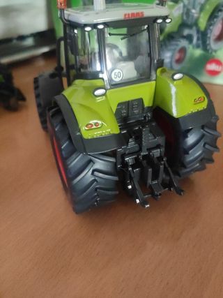 Tractor claas axion