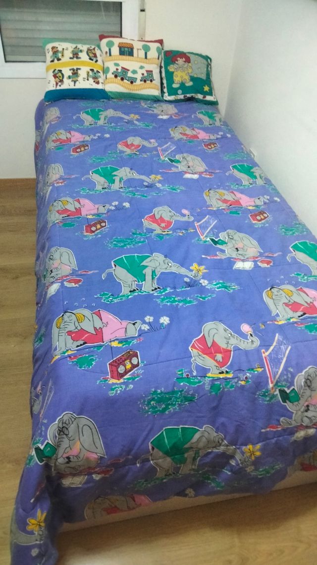 Colcha infantil reversible+cojines+sabana a juego.