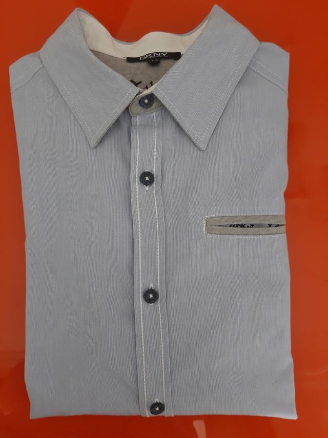 Camisa azul DKNY de niño