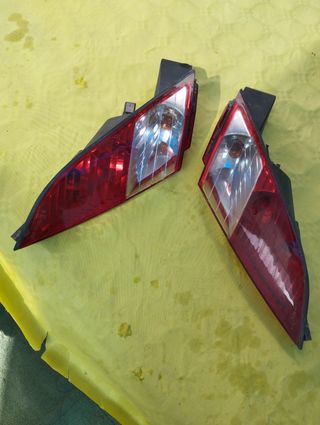 Pilotos traseros Peugeot Satelis 125