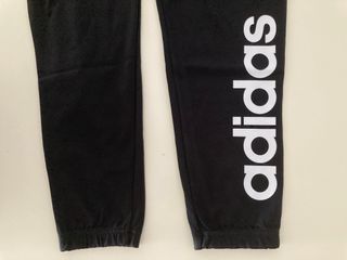 Adidas. Pantalón deportivo. Talla M