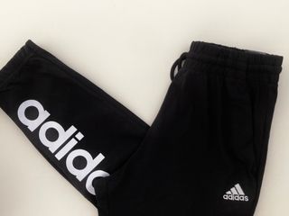 Adidas. Pantalón deportivo. Talla M