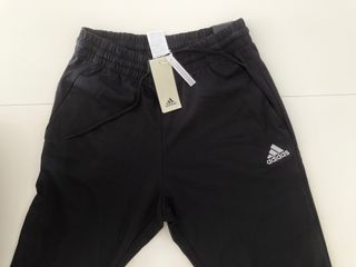 Adidas. Pantalón deportivo. Talla M