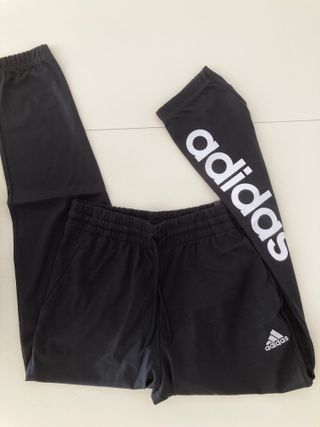 Adidas. Pantalón deportivo. Talla M