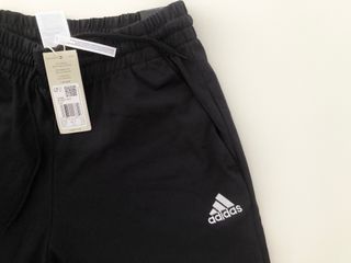 Adidas. Pantalón deportivo. Talla M