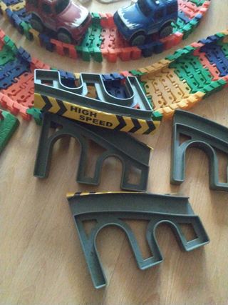 10 euros. Juego infantil circuito coche