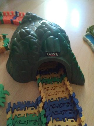 10 euros. Juego infantil circuito coche