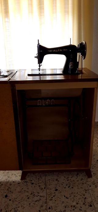 Maquina de coser Alpha 1957