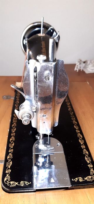 Maquina de coser Alpha 1957