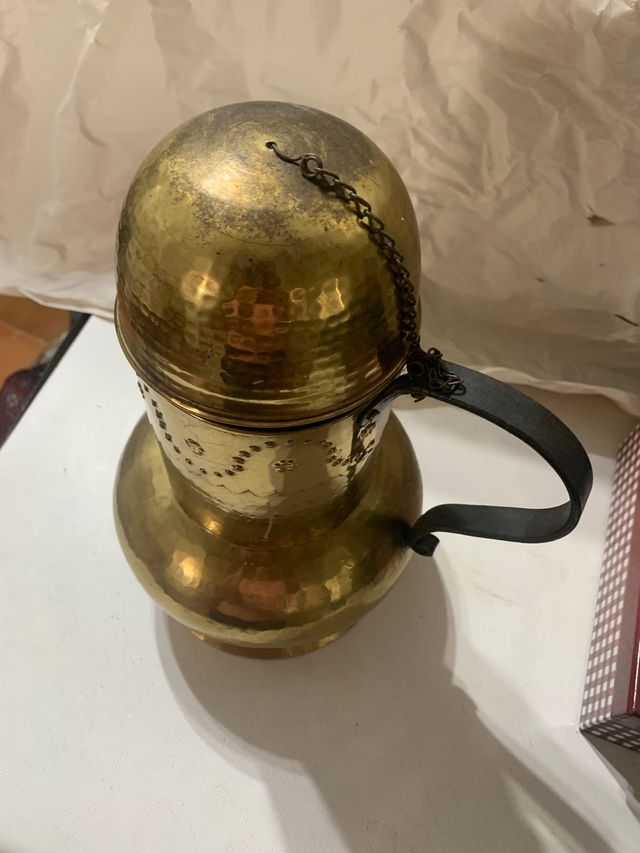 Jarron laton dorado decorado