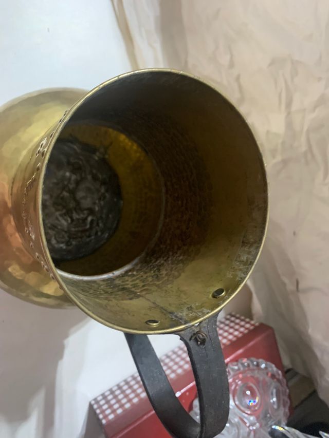 Jarron laton dorado decorado