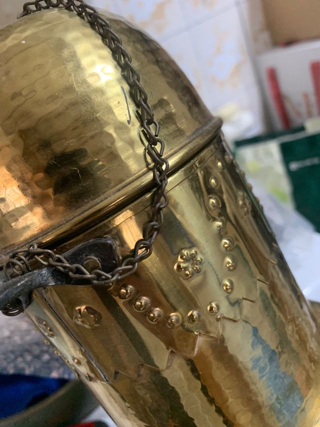 Jarron laton dorado decorado