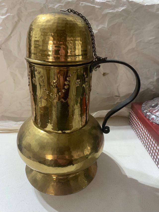 Jarron laton dorado decorado