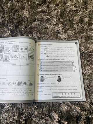 6prim Tiger Tracks ISBN 978-0-230-45360-9