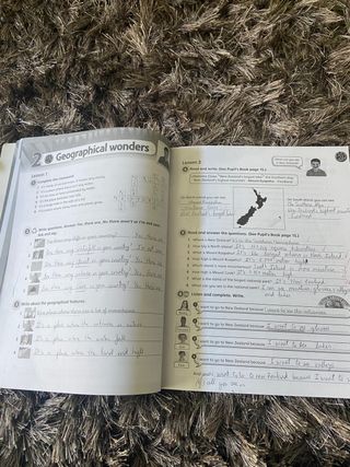 6prim Tiger Tracks ISBN 978-0-230-45360-9