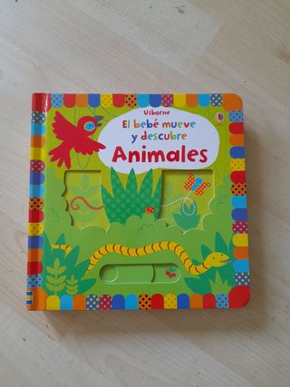 El bebé se mueve y descubre animales