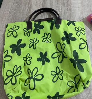 Bolsa estampada verde fosforito veraniega