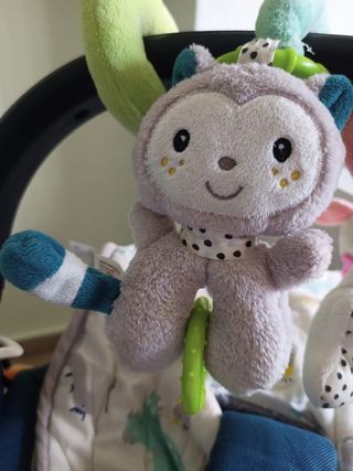 Juguete espiral para carro con sonajero y mordedor