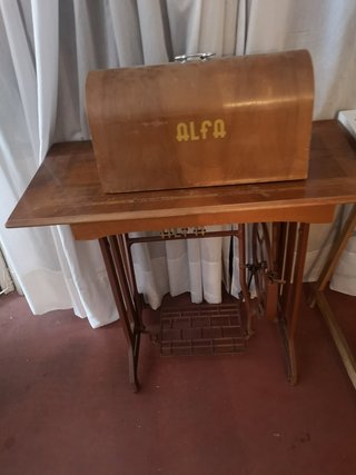 Máquina de coser Alfa