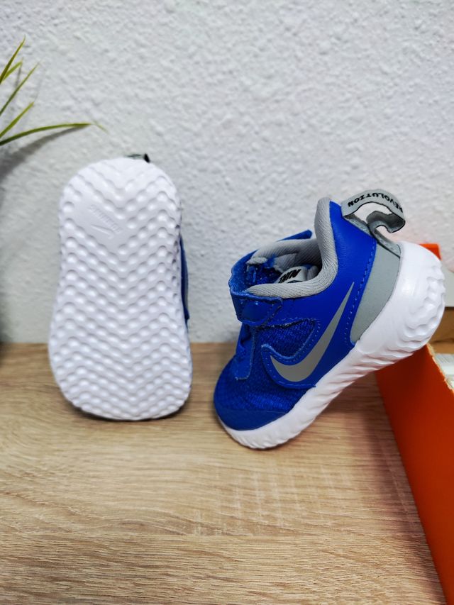 Zapatillas Nike bebe talla 18,5 cm Nuevas sin usar